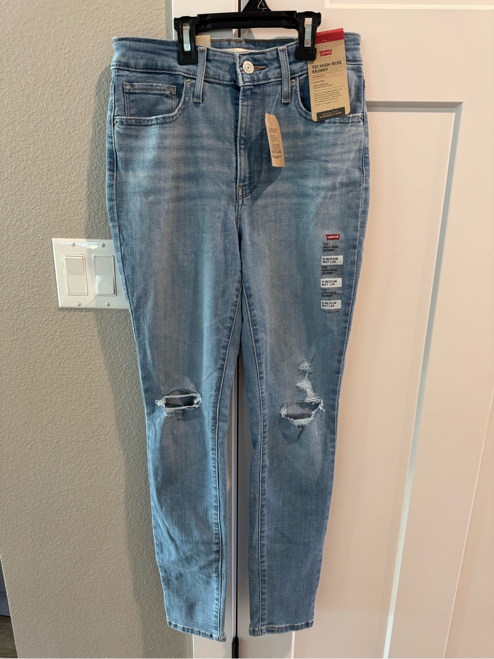 Levi's Women's Light Wash High-Rise Distressed Skinny Jeans